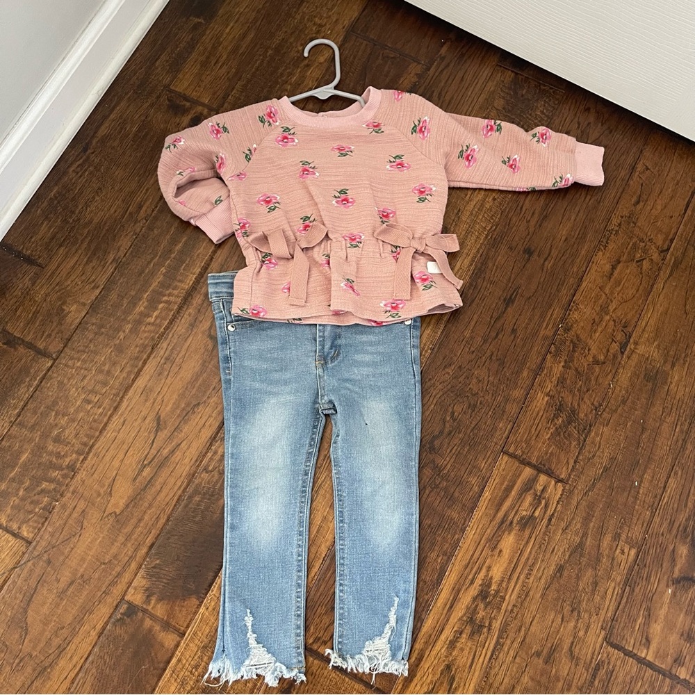7 For All Mankind Girls 2T Floral‎ Thermal Top and Distressed Jeans Outfit Set